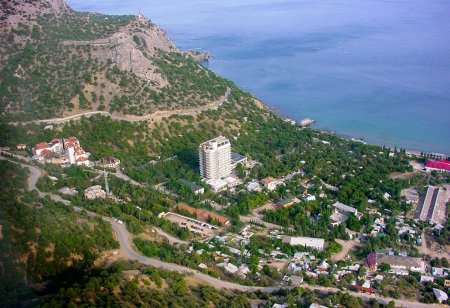 Три в одном: названия посёлка, гостиничного комплекса и уникального заказника совпадают. Новый Свет для гостей Крыма