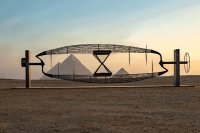 16-метровая инсталляция Александра Пономарёва «Уроборос» представлена в Египте