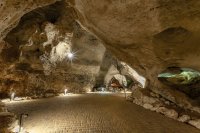 Крымские художники устроили в пещере «Таврида» пленэр и выставку